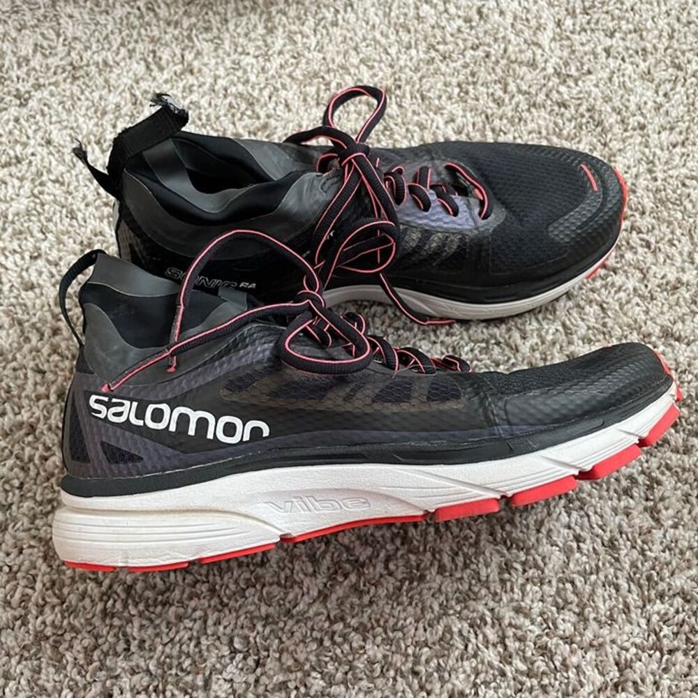 Size 8 / Women's Salomon Road Running Shoes